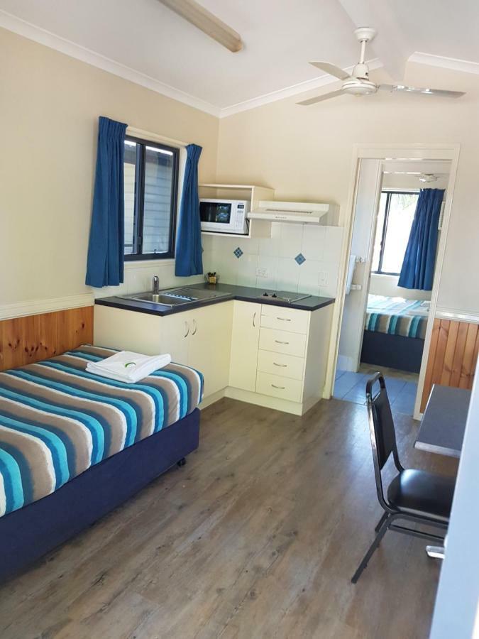 Coral Coast Tourist Park Hotel ทาวน์วิล ภายนอก รูปภาพ